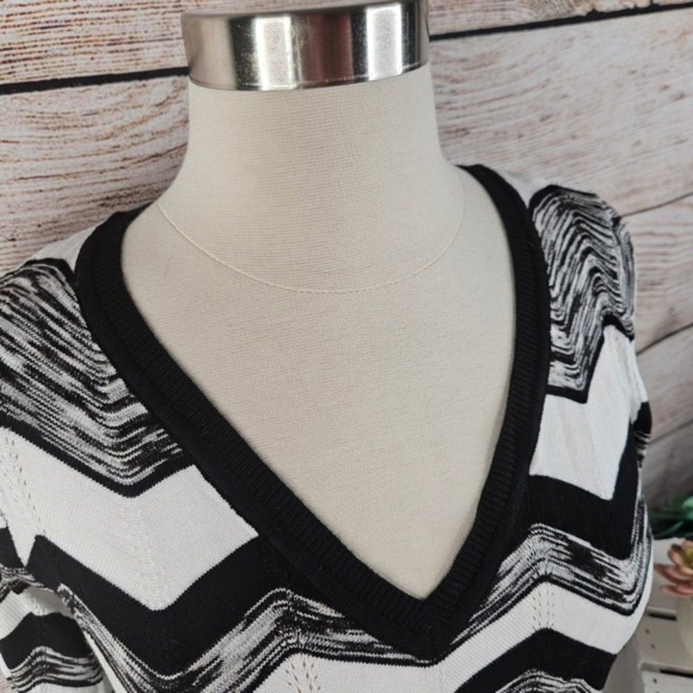 WHBM Chevron Pullover‎ Sweater V-Neck Long Sleeve Knit Top XS - Picture 2 of 8